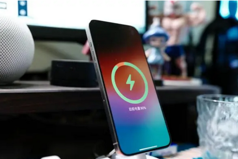 祁阳苹果15换屏服务分享用什么充电器给iPhone15充电更好 